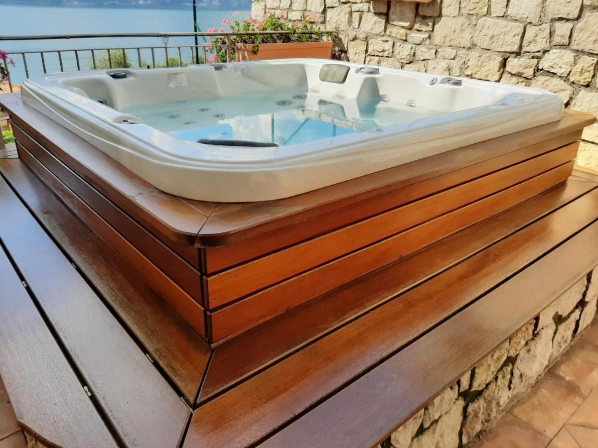 Bmp Apartment Deluxe 1 Jacuzzi Riscaldata Privata Vista Lago Di Garda 브렌조네 술 가르다 외부 사진