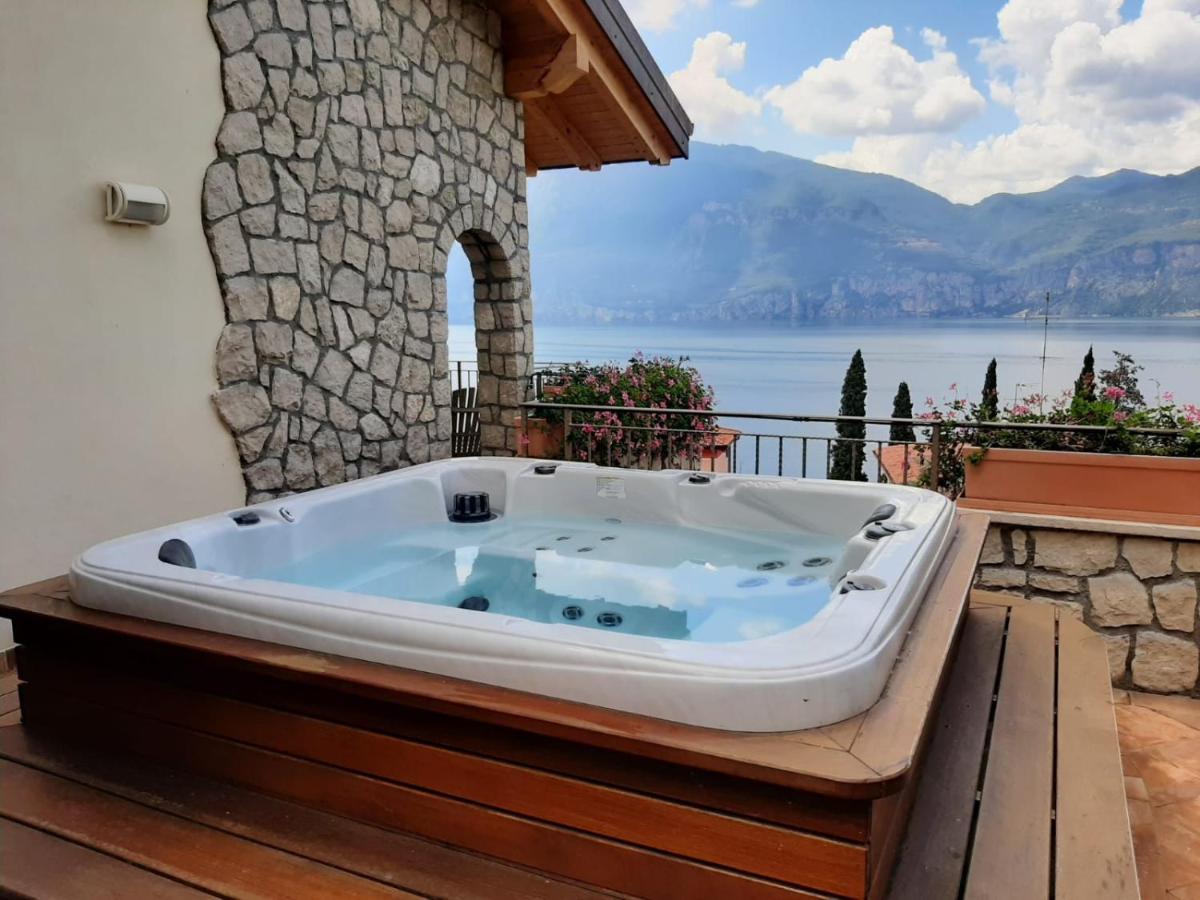 Bmp Apartment Deluxe 1 Jacuzzi Riscaldata Privata Vista Lago Di Garda 브렌조네 술 가르다 외부 사진