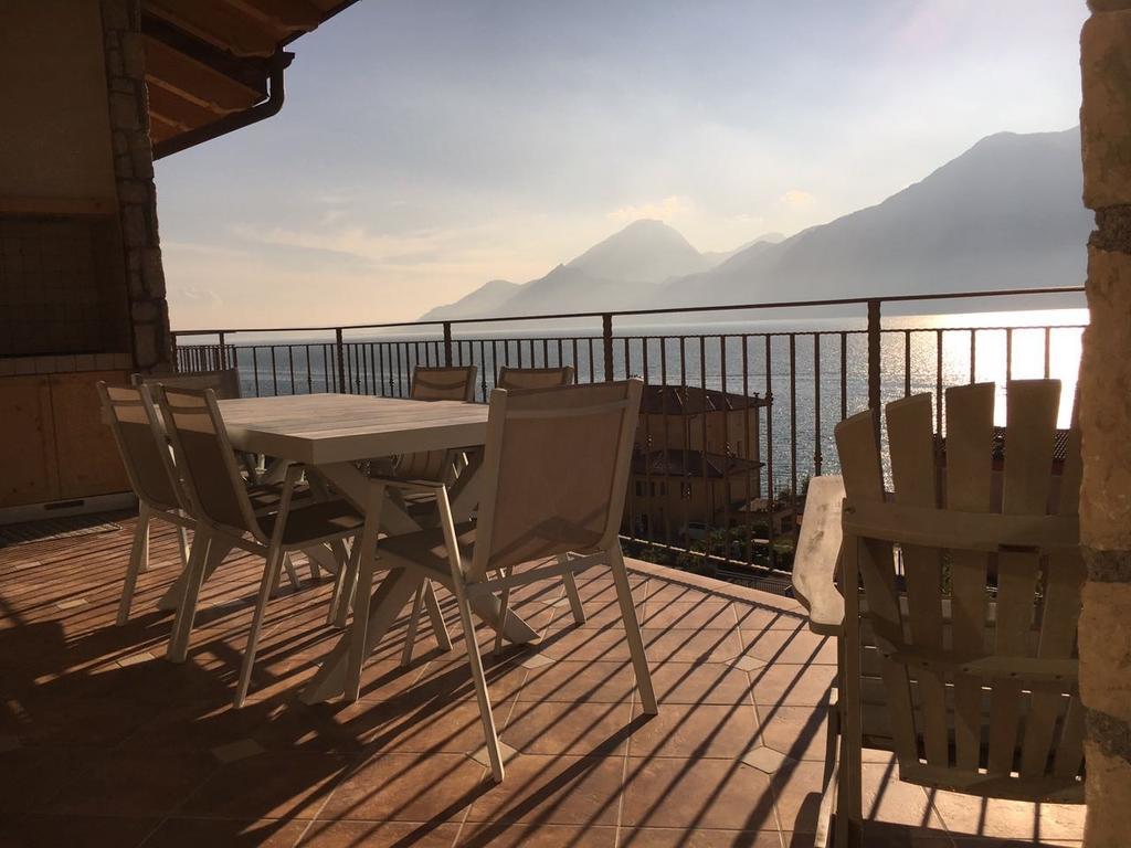 Bmp Apartment Deluxe 1 Jacuzzi Riscaldata Privata Vista Lago Di Garda 브렌조네 술 가르다 외부 사진